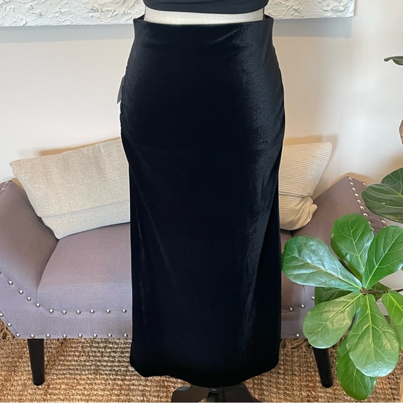 Old Navy High-Waisted Ruched Velvet Midi Skirt Party Evening Gothic Sz S NWT - Picture 5 of 10
